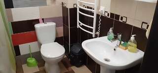 Гостевой дом Звёздный Одесса Улучшенный четырехместный номер-13