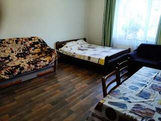 Гостевой дом Звёздный Одесса Улучшенный четырехместный номер-21