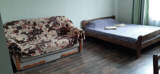 Гостевой дом Звёздный Одесса Улучшенный четырехместный номер-31